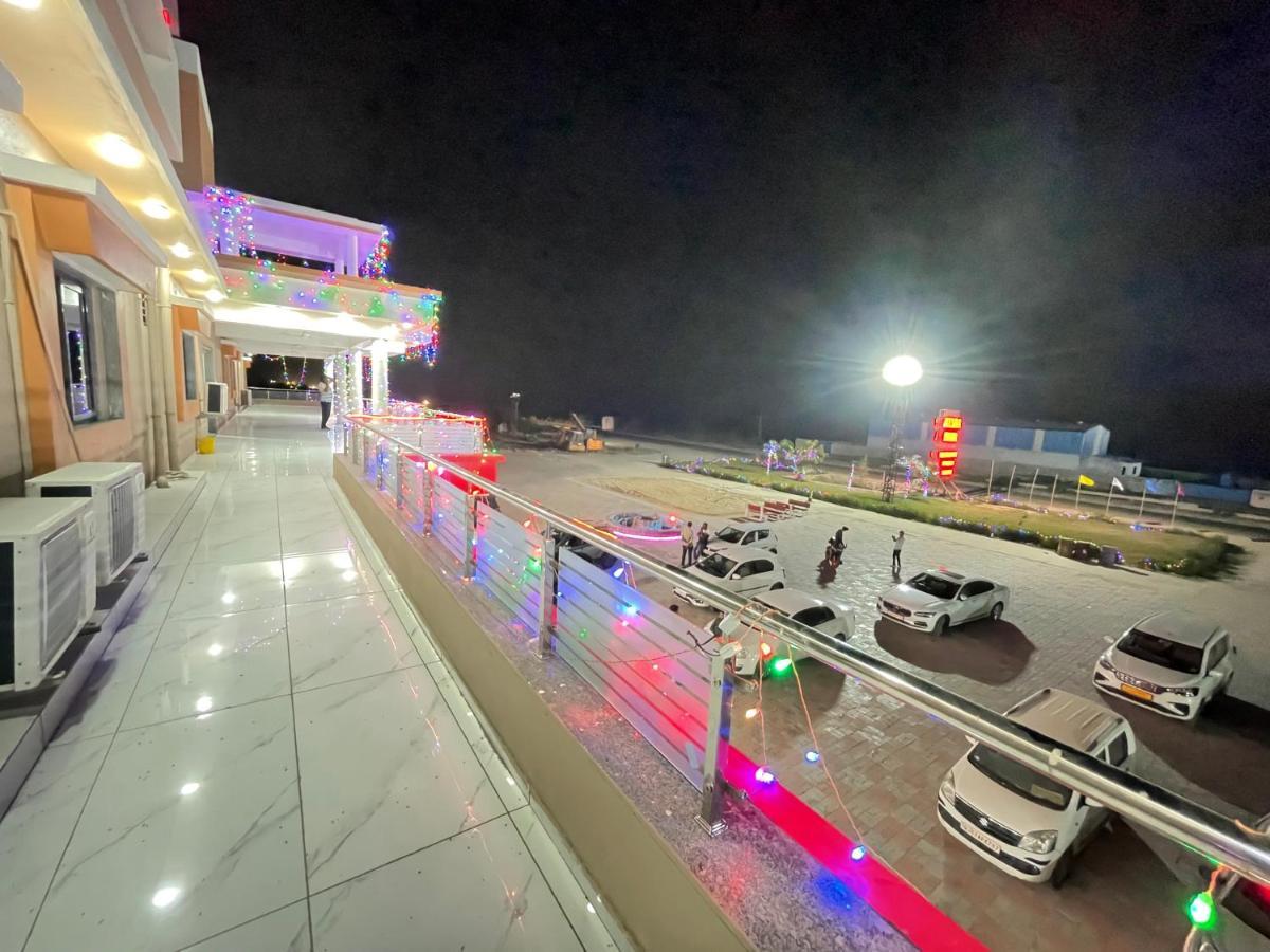 Kesar Hotel Viramgam Exterior foto